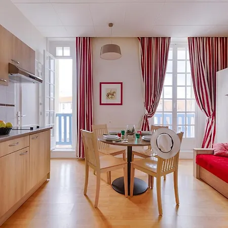 Апарт-отель Goelia Le Castel Normand Довиль