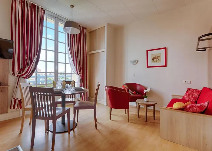 Goelia Le Castel Normand アパートホテル 3*