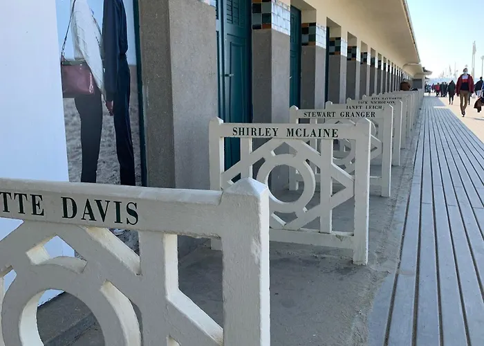 Goelia Le Castel Normand アパートホテル ドーヴィル