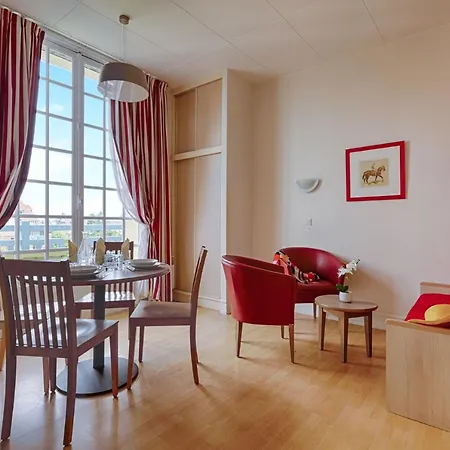 Goelia Le Castel Normand 아파트호텔 3*