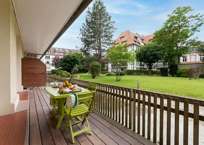 Goelia Le Castel Normand Apart Otel Deauville